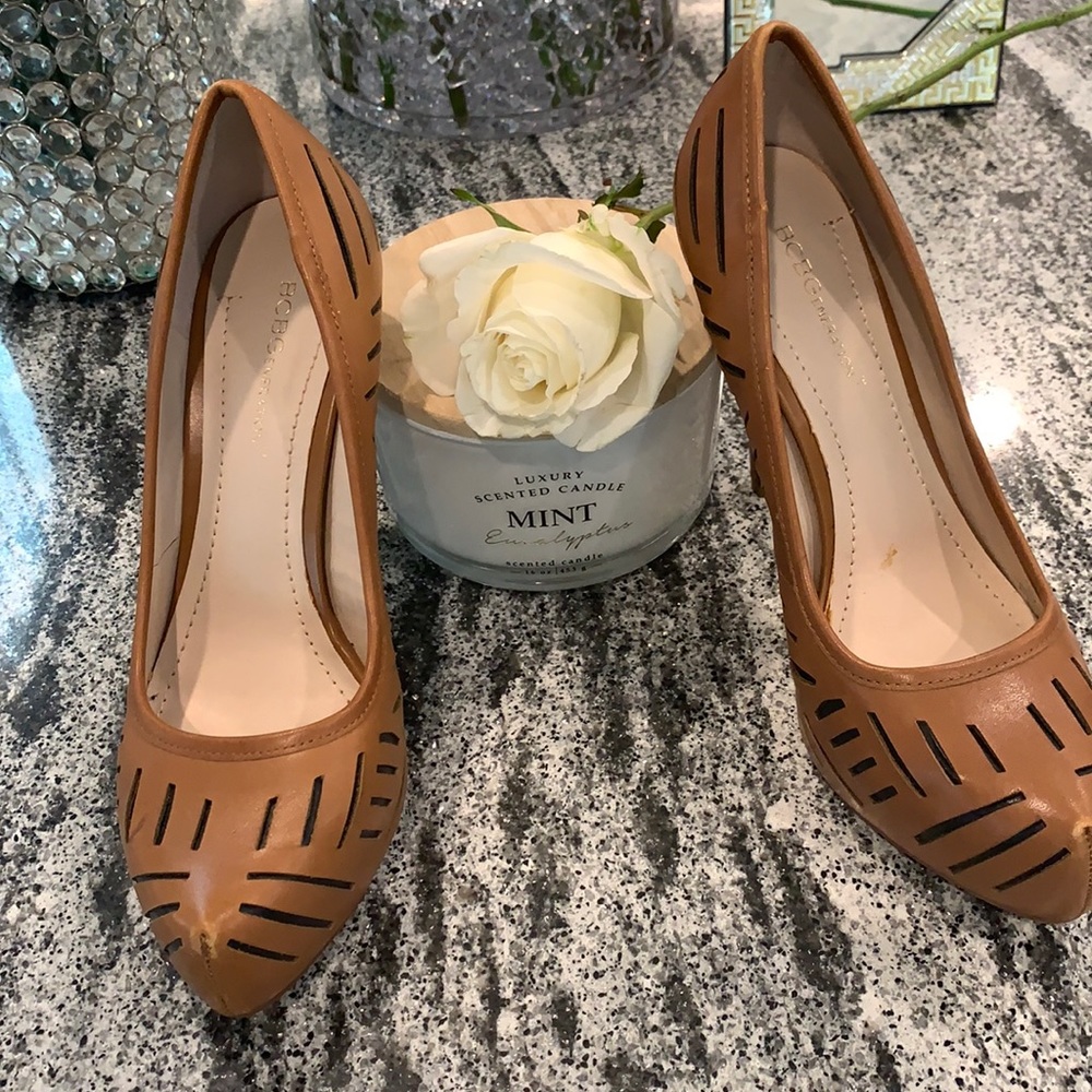 Women’s BCBGeneration camel cut out heels size 8B